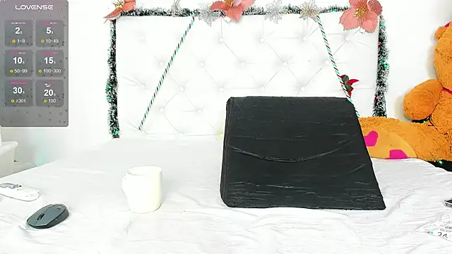 Snapshot of Sharon_smiith chatting on 12-24-24, 09:39 Sharon smiith online show from 12-24-24, 09:39