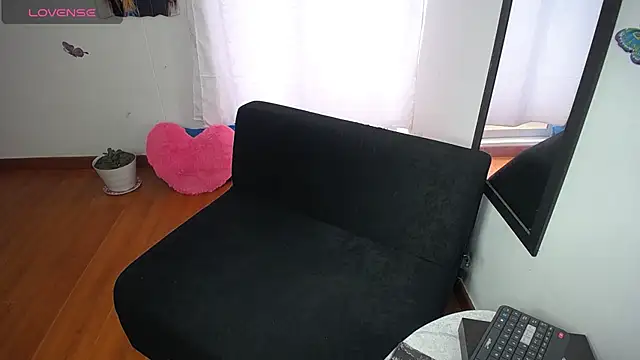 Snapshot of sexylatina001 chatting on 10-16-25, 02:18 sexylatina001 online show from 10-16-25, 02:18