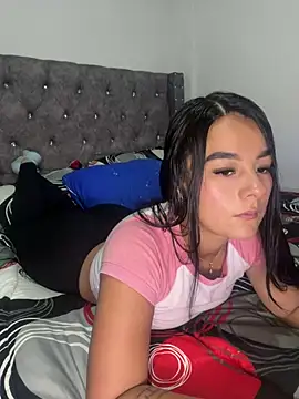 Snapshot of _dinna chatting on 03-10-25, 10:55 dinna online show from 03-10-25, 10:55