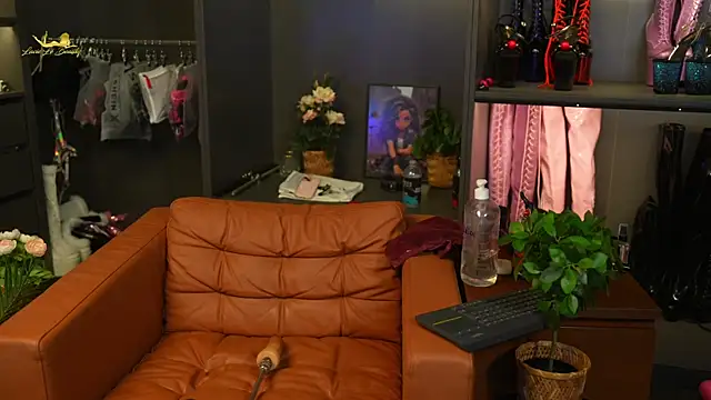 Snapshot of lacie_le_beauty chatting on 01-13-25, 05:12 lacie le beauty online show from 01-13-25, 05:12