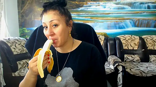 MoistMady online show from 03-11-26, 06:30