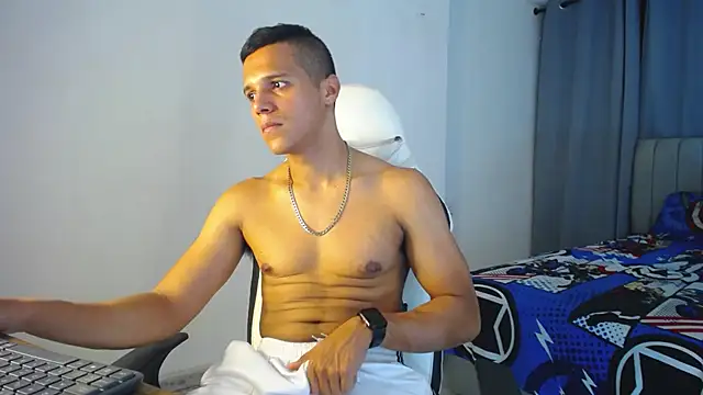 Snapshot of DavidAngell7 chatting on 12-11-24, 01:05 DavidAngell7 online show from 12-11-24, 01:05