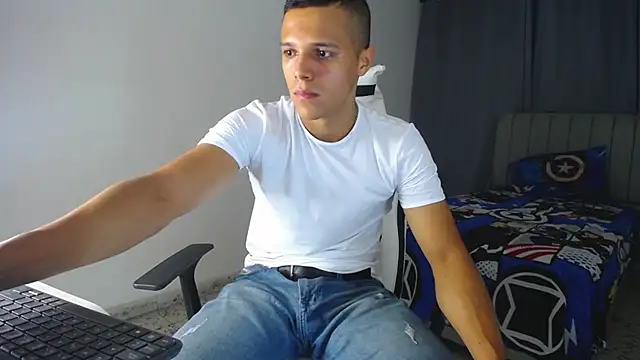 Snapshot of DavidAngell7 chatting on 02-03-25, 03:53 DavidAngell7 online show from 02-03-25, 03:53