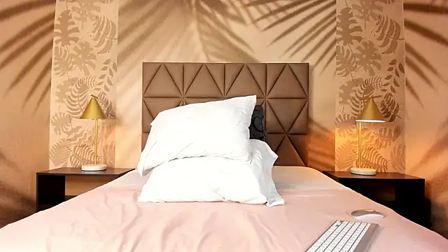 Scarleett 22 online show from 04-23-26, 08:00