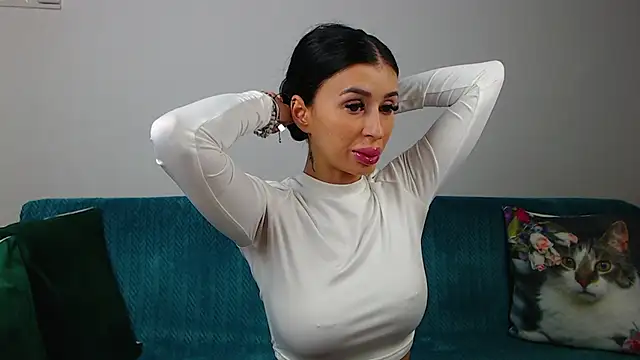 SaraDaisy online show from 11-30-25, 03:27