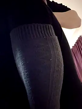 Snapshot of AmethystFoxx chatting on 02-04-25, 06:06 AmethystFoxx online show from 02-04-25, 06:06