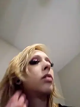 Snapshot of AmethystFoxx chatting on 02-05-25, 06:04 AmethystFoxx online show from 02-05-25, 06:04