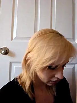 Snapshot of AmethystFoxx chatting on 03-03-25, 04:35 AmethystFoxx online show from 03-03-25, 04:35