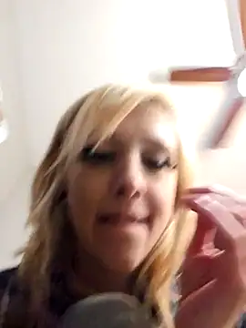 Snapshot of AmethystFoxx chatting on 03-04-25, 04:09 AmethystFoxx online show from 03-04-25, 04:09