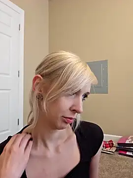 Snapshot of AmethystFoxx chatting on 09-13-25, 06:51 AmethystFoxx online show from 09-13-25, 06:51