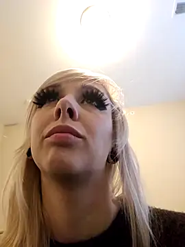 Snapshot of AmethystFoxx chatting on 12-13-25, 10:15 AmethystFoxx online show from 12-13-25, 10:15