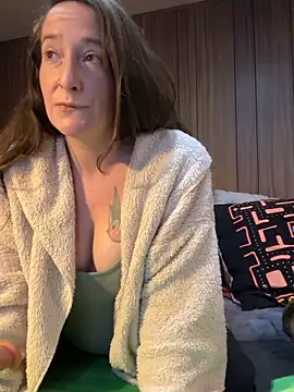 Mini And The Bear online show from 02-07-26, 07:50