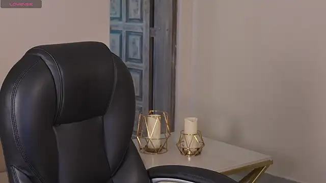 NaomiSainz online show from 12-21-25, 12:45