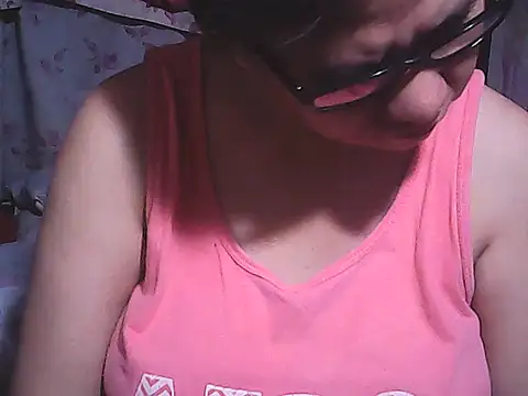 Snapshot of sweetsosie18 chatting on 10-20-25, 06:52 sweetsosie18 online show from 10-20-25, 06:52
