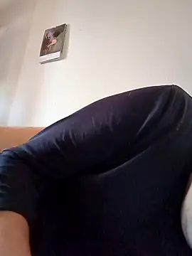 Snapshot of makau1 chatting on 02-15-25, 12:54 makau1 online show from 02-15-25, 12:54