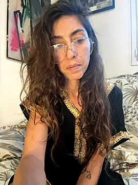 amanilouve online show from 11-25-25, 04:18