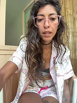 amanilouve online show from 04-18-26, 08:51