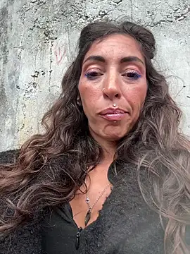 amanilouve online show from 04-22-26, 01:23