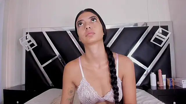 MiaConte online show from 12-24-24, 12:33