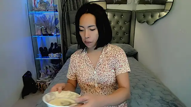 reighnempress online show from 12-18-25, 02:50