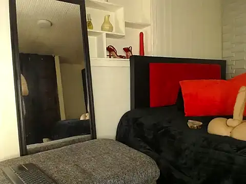 Snapshot of Miss_ellien chatting on 11-06-25, 03:07 Miss ellien online show from 11-06-25, 03:07