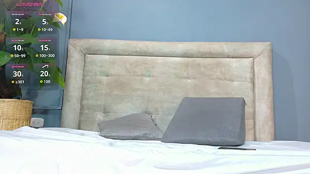 nicol snow online show from 02-05-26, 01:16