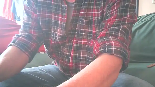 Snapshot of GorgeousMarketer chatting on 09-21-25, 02:08 GorgeousMarketer online show from 09-21-25, 02:08