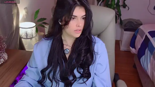 Snapshot of Alyaa_s chatting on 05-20-26, 02:40 Alyaa s online show from 05-20-26, 02:40