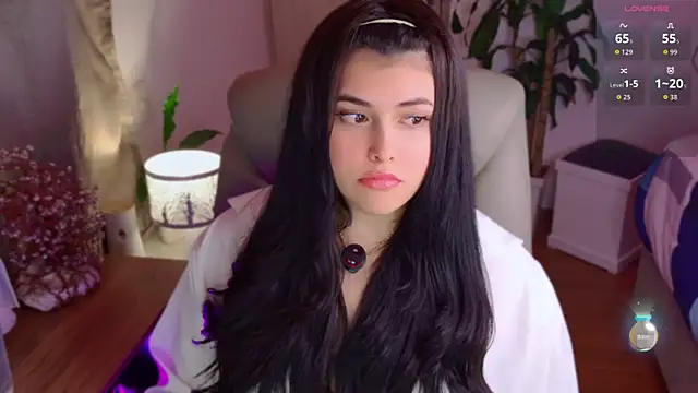 Snapshot of Alyaa_s chatting on 06-06-26, 01:54 Alyaa s online show from 06-06-26, 01:54