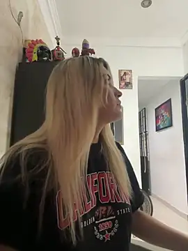 Snapshot of Sarita-candy chatting on 02-25-25, 02:36 Sarita-candy online show from 02-25-25, 02:36