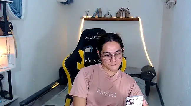 Snapshot of MarieLoveGlamorous chatting on 02-23-25, 01:53 MarieLoveGlamorous online show from 02-23-25, 01:53