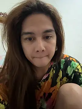 Snapshot of MarieLoveGlamorous chatting on 10-20-25, 04:40 MarieLoveGlamorous online show from 10-20-25, 04:40