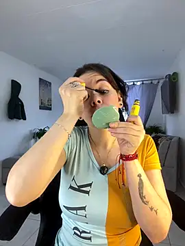 Snapshot of carolina16love chatting on 10-18-25, 09:48 carolina16love online show from 10-18-25, 09:48