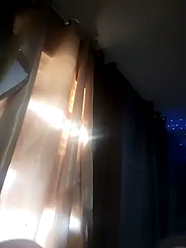 Snapshot of BreakBread974 chatting on 02-08-25, 02:49 BreakBread974 online show from 02-08-25, 02:49