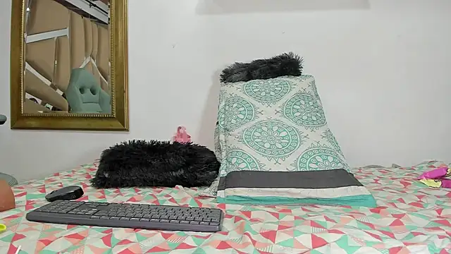 Snapshot of naia_blessed chatting on 01-24-25, 10:19 naia blessed online show from 01-24-25, 10:19