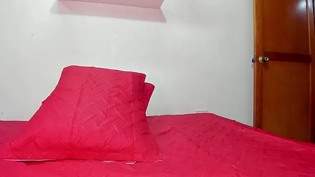 Snapshot of naia_blessed chatting on 02-15-25, 07:17 naia blessed online show from 02-15-25, 07:17