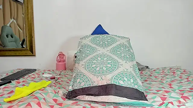 Snapshot of naia_blessed chatting on 03-18-25, 01:43 naia blessed online show from 03-18-25, 01:43