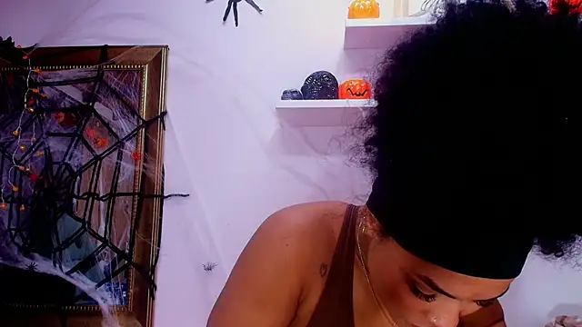 Snapshot of naia_blessed chatting on 10-23-25, 07:12 naia blessed online show from 10-23-25, 07:12