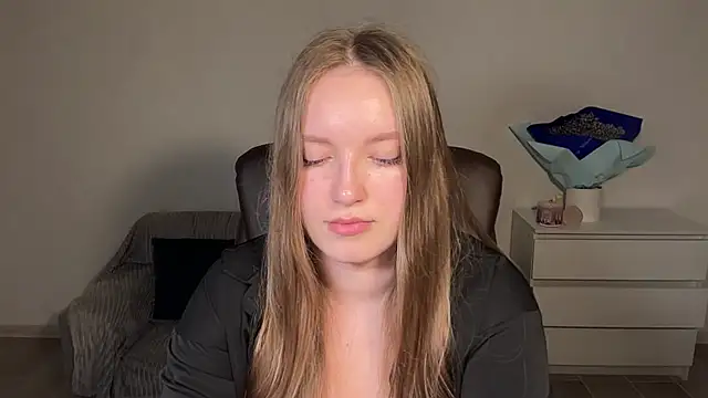 EvaMaddison online show from 04-22-26, 08:32