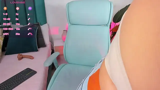 amy-thomson1 online show from 11-03-25, 12:17