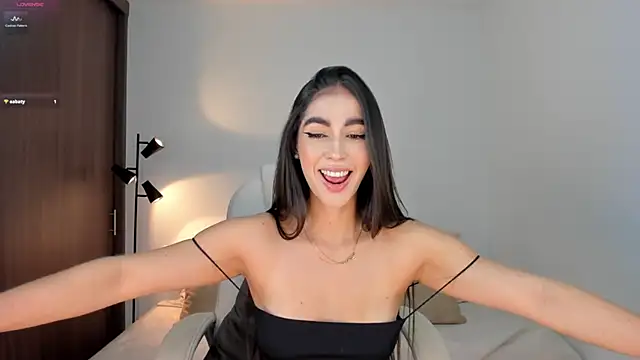 Snapshot of RebeccaBaxter chatting on 10-05-25, 10:40 RebeccaBaxter online show from 10-05-25, 10:40