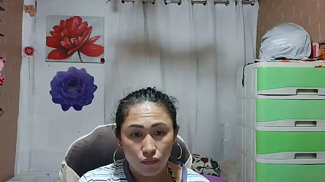 Snapshot of M_e_c_e_l chatting on 05-04-26, 06:53 M e c e l online show from 05-04-26, 06:53