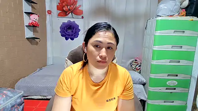 Snapshot of M_e_c_e_l chatting on 05-19-26, 11:49 M e c e l online show from 05-19-26, 11:49