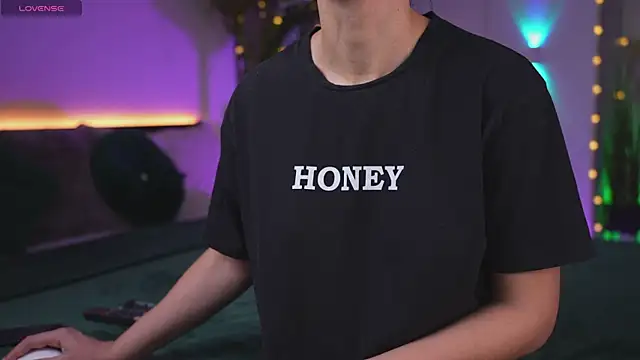 Snapshot of Lorettelorena chatting on 11-10-25, 07:57 Lorettelorena online show from 11-10-25, 07:57