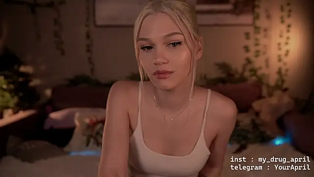 Snapshot of MyApril chatting on 12-19-24, 01:18 MyApril online show from 12-19-24, 01:18