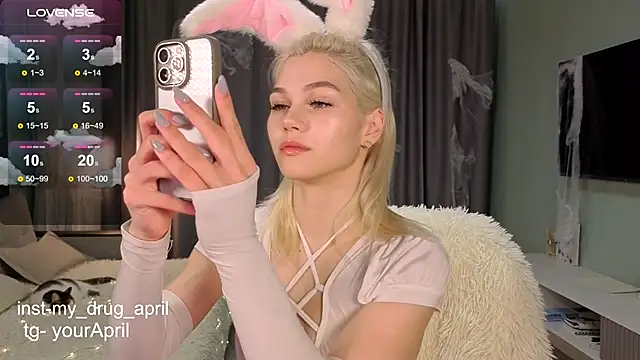 Snapshot of MyApril chatting on 10-31-25, 01:50 MyApril online show from 10-31-25, 01:50