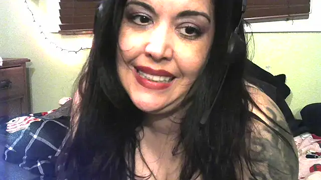 Snapshot of Mistimoon chatting on 12-01-25, 09:14 Mistimoon online show from 12-01-25, 09:14