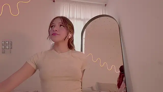 HannaMoom online show from 04-21-26, 10:45