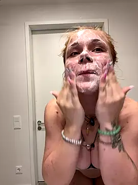 Snapshot of PennyPrincess chatting on 10-01-25, 01:17 PennyPrincess online show from 10-01-25, 01:17