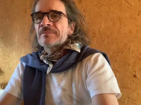 Snapshot of GioApri chatting on 01-14-26, 12:00 GioApri online show from 01-14-26, 12:00